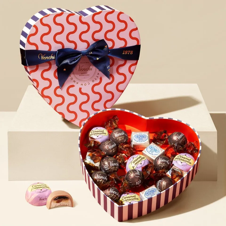 venchi-confezione-cuore-240-g-cioccolatini-assortiti image 1