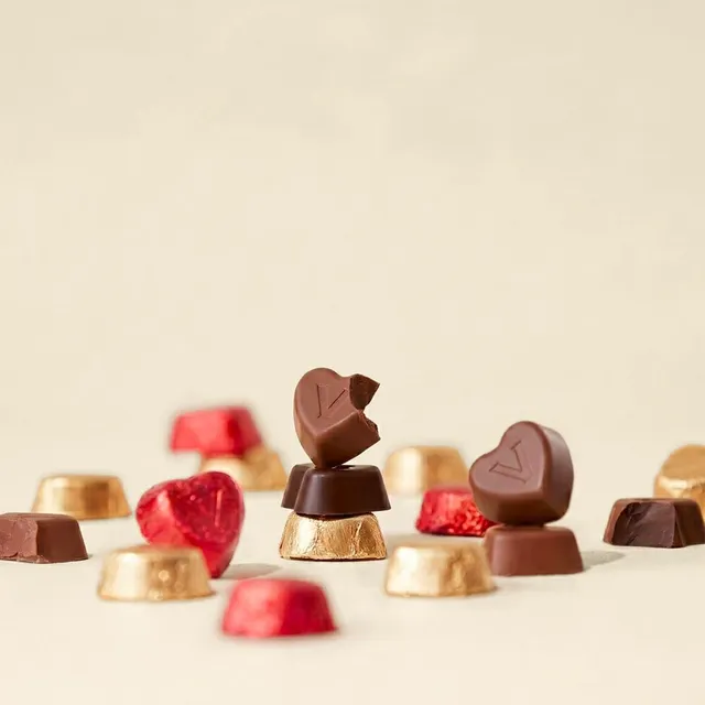 venchi-cuori-di-cioccolato-latte-e-fondente-2-kg image 1