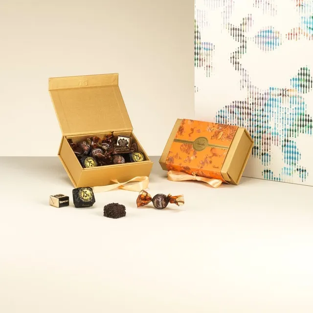 venchi-scrigno-regalo-cioccolato-extra-fondente-piccolo-241-g image 1