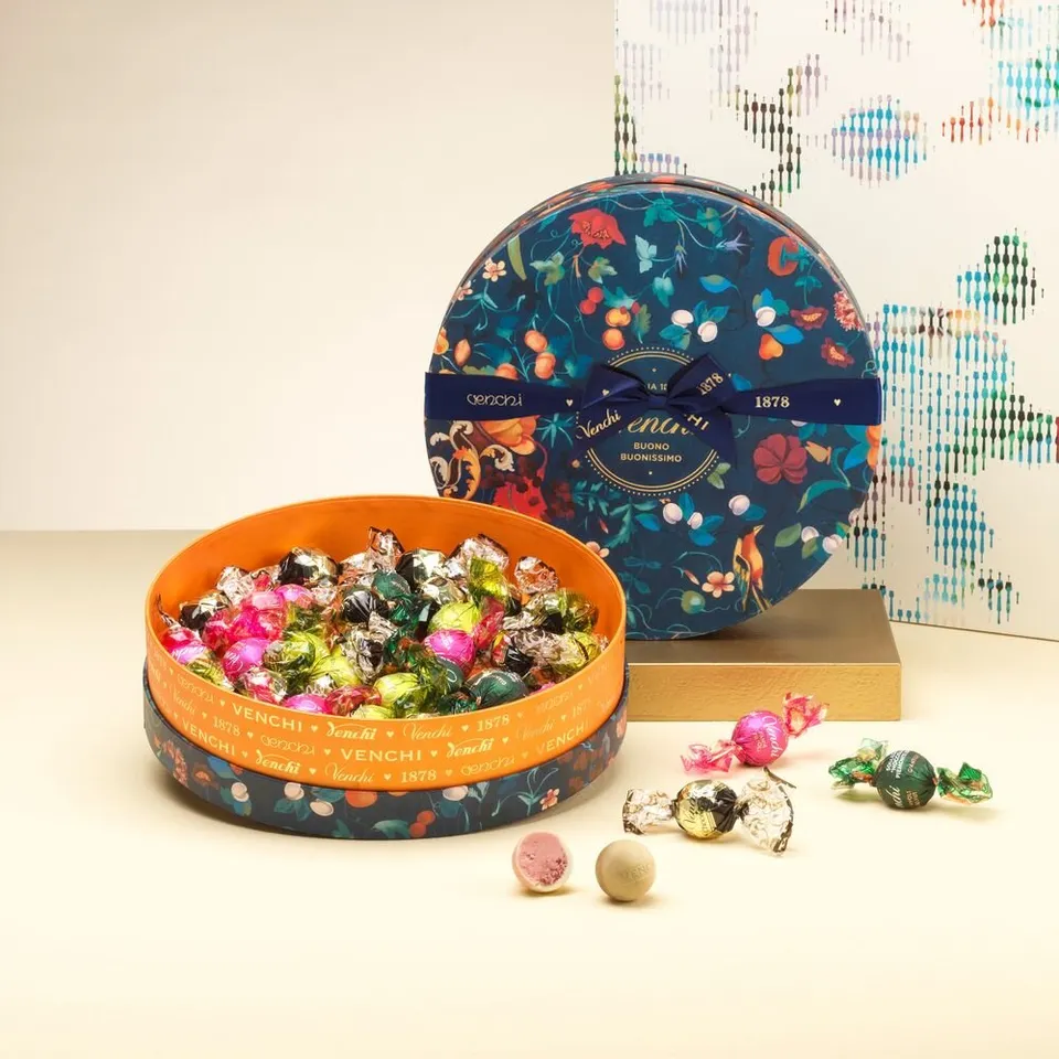 venchi-assorted-chocolates-gift-hamper-medium-386g image 1